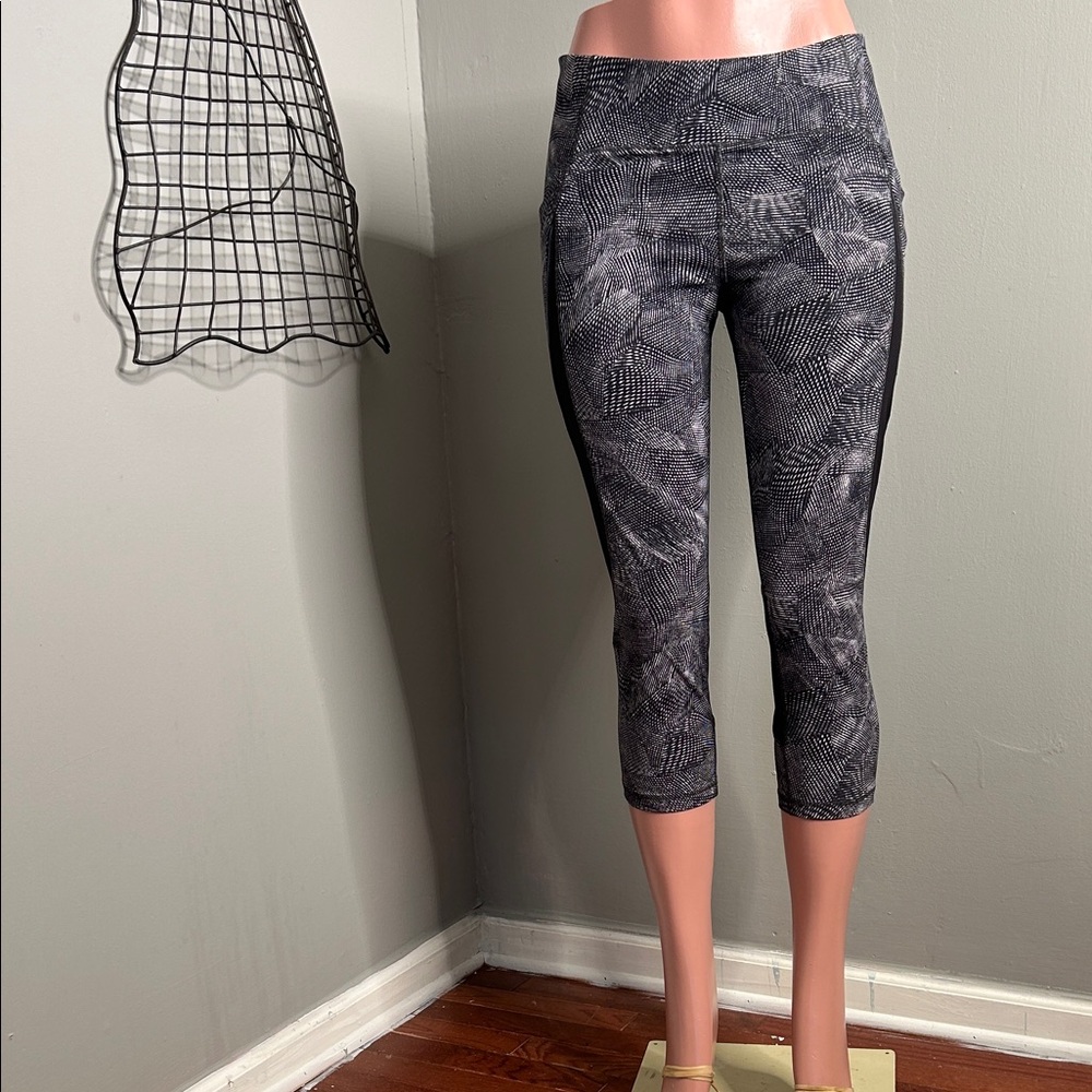 lululemon athletica Black and Gray Cropped Pants - Picture 3 of 6